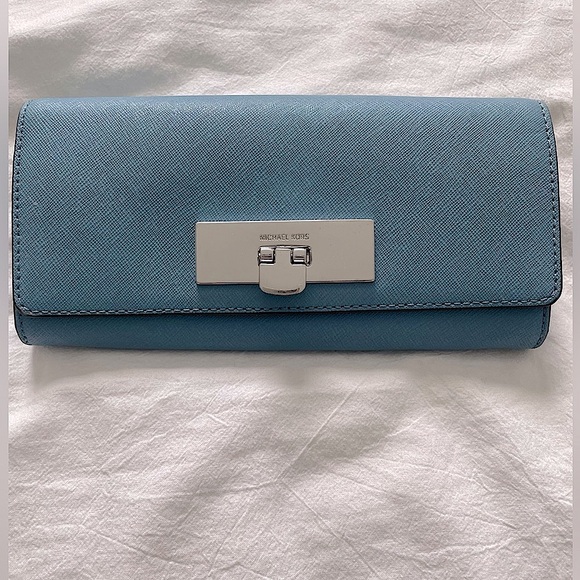 Michael Kors Handbags - Michael Kors wallet